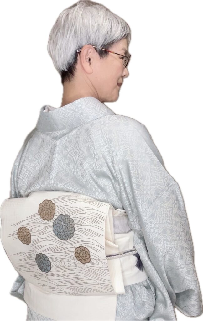 涼しげな後ろ姿