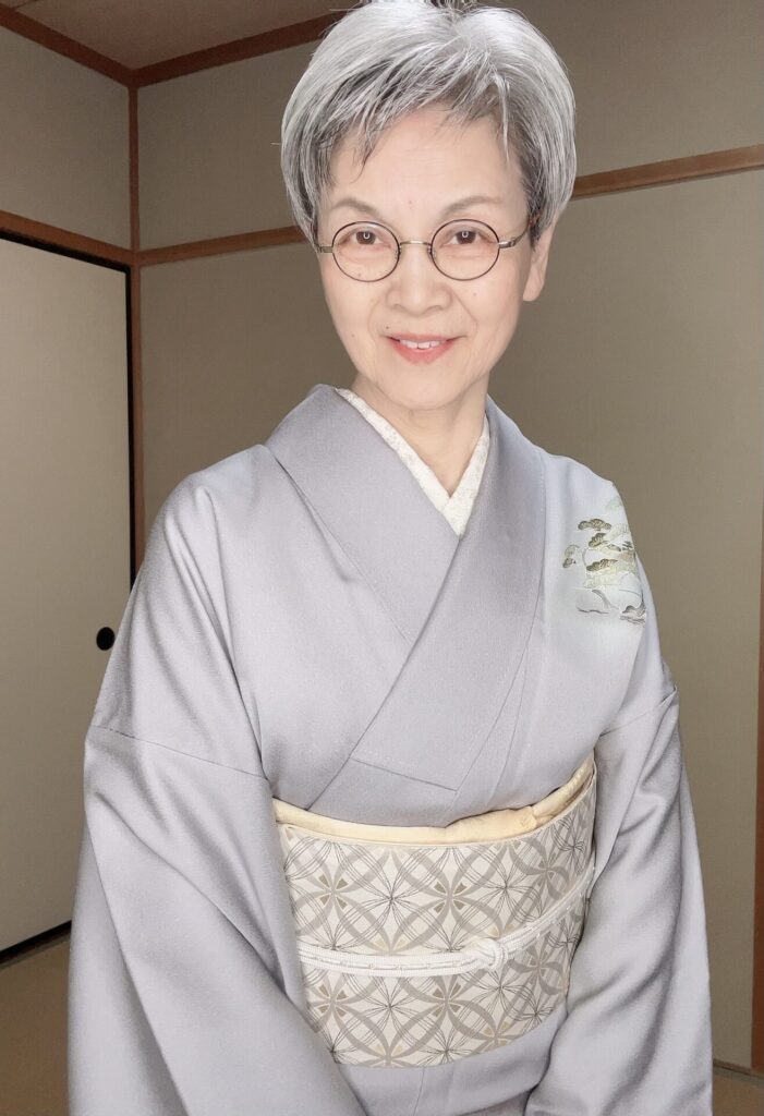 訪問着を着ているフォーマルな場の写真