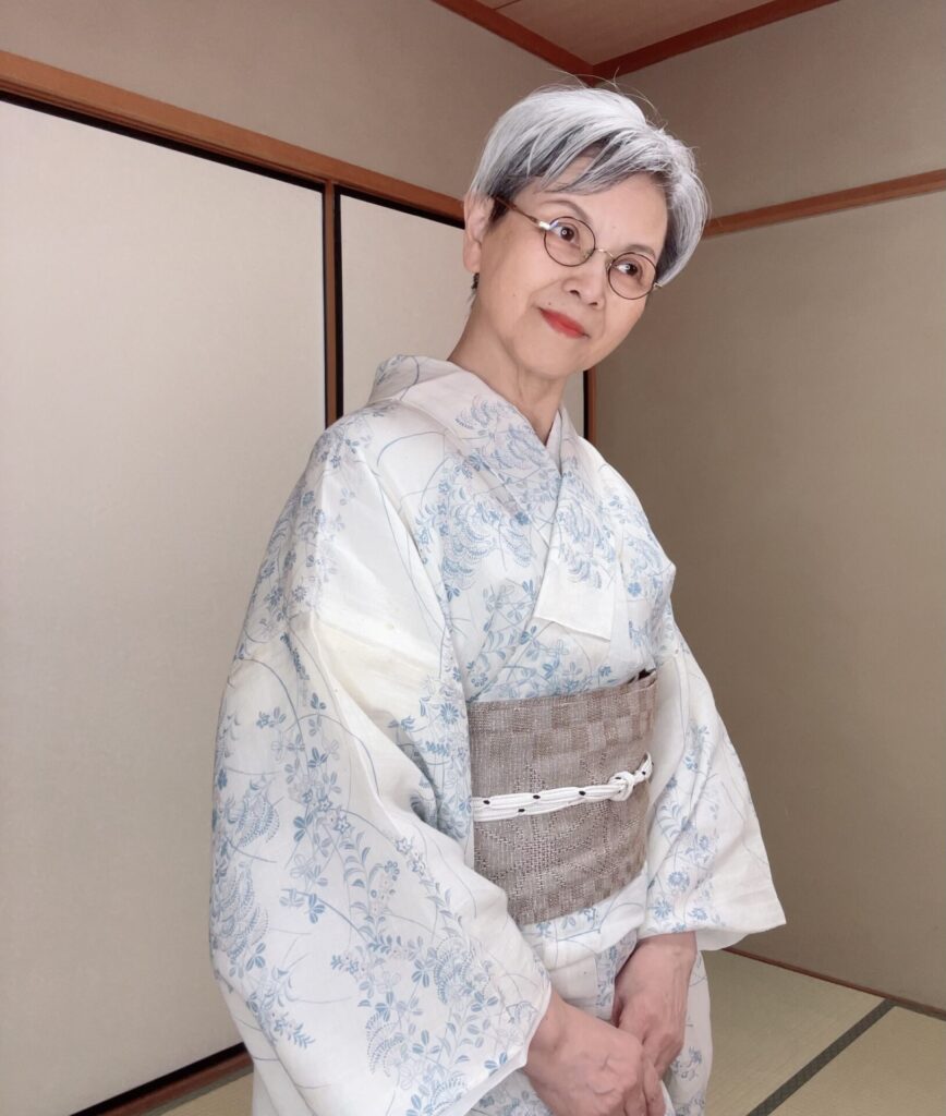 残暑厳しい9月って何を着ればいいのかしら…?と考えあぐねている写真