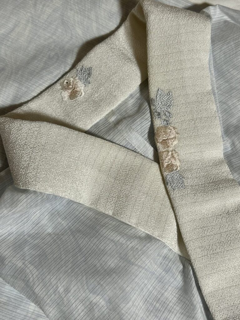 マーブル模様の奏竹襦袢に華のワンポイント刺繍衿