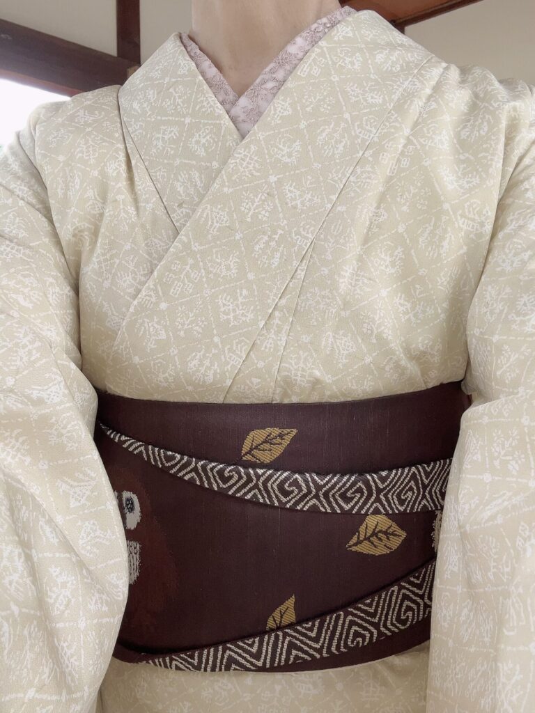 単衣の牛首紬に茶色の袷用の半幅帯