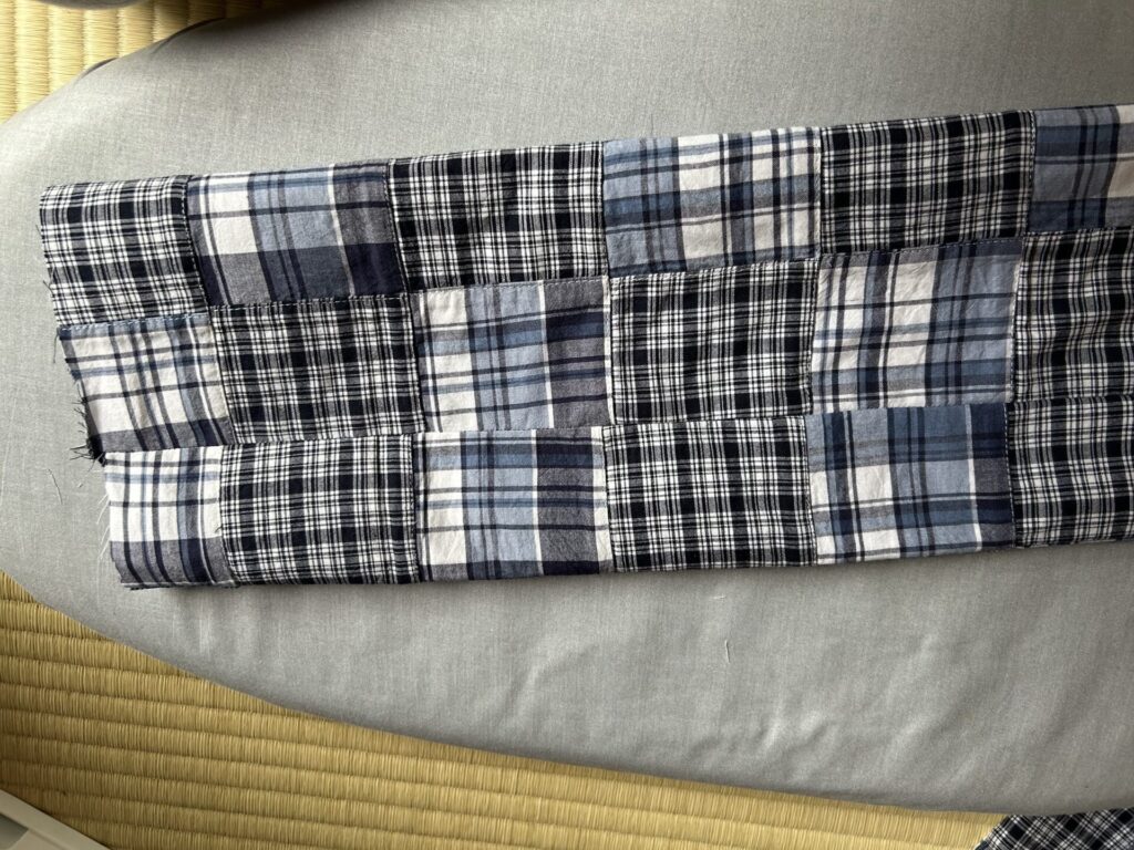 縫い目にアイロンを掛けてきれいに整えます