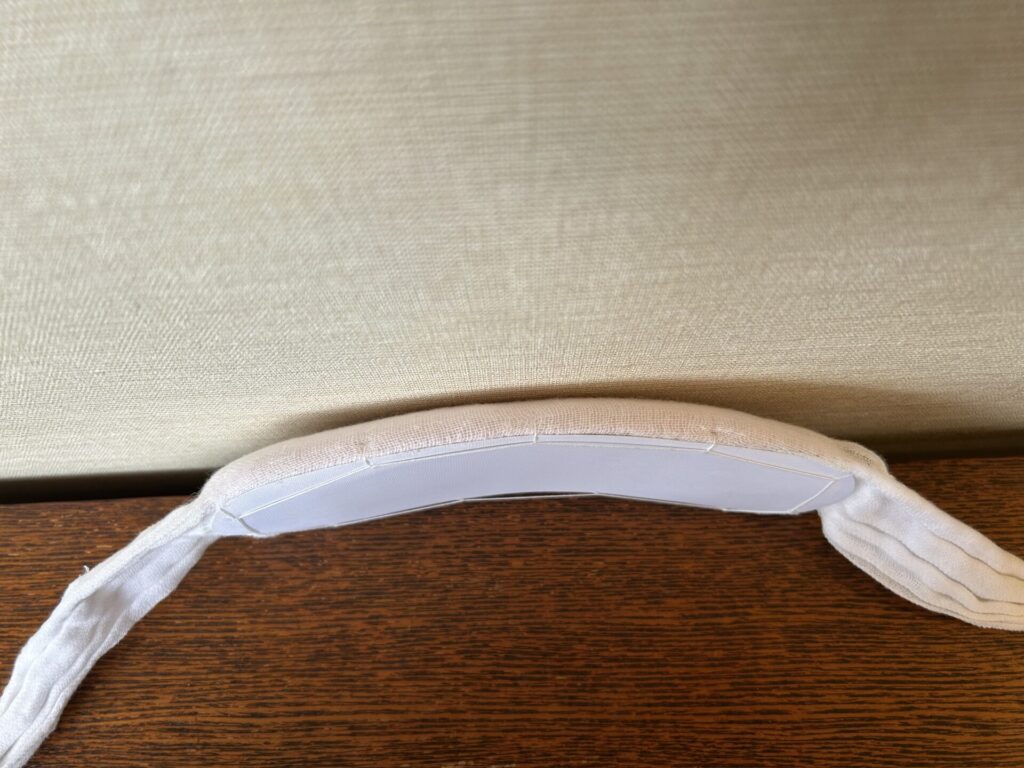 薄さが便利、枕の厚みが1.7cmくらい高さが7cmくらいで吉弥結びが背中にピッタリついてキリッと決まります