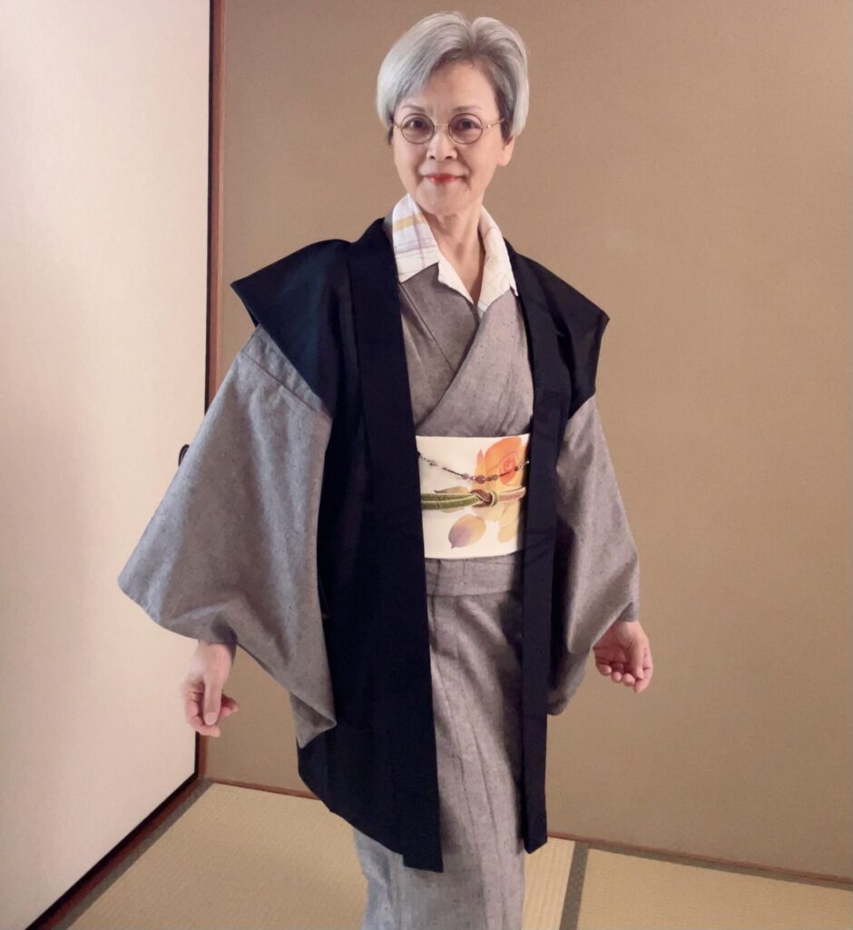 単衣の木綿着物に袷の帯、洋服ミックスで襦袢を省略