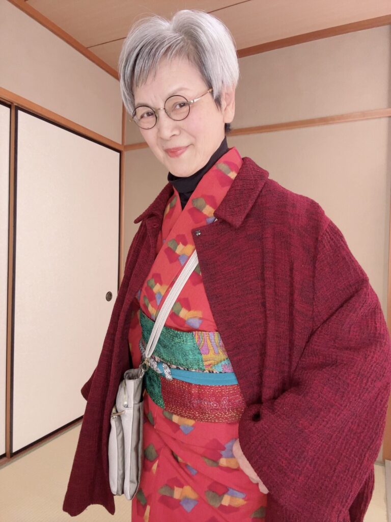 ラグラン袖のコートと斜めがけバッグで気軽な洋服ミックス