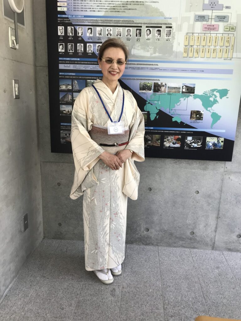 嫁入り支度の染の着物に年相応の帯と小物を合わせて着ました