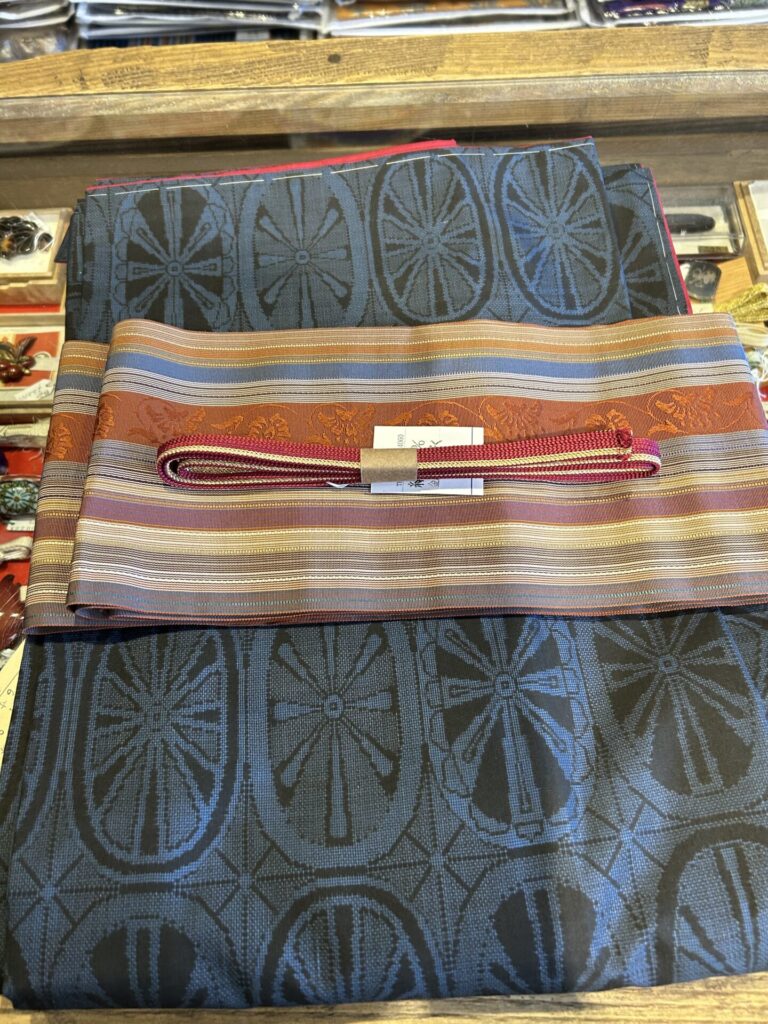 最初のリサイクルショップでお買い得コーデ発掘