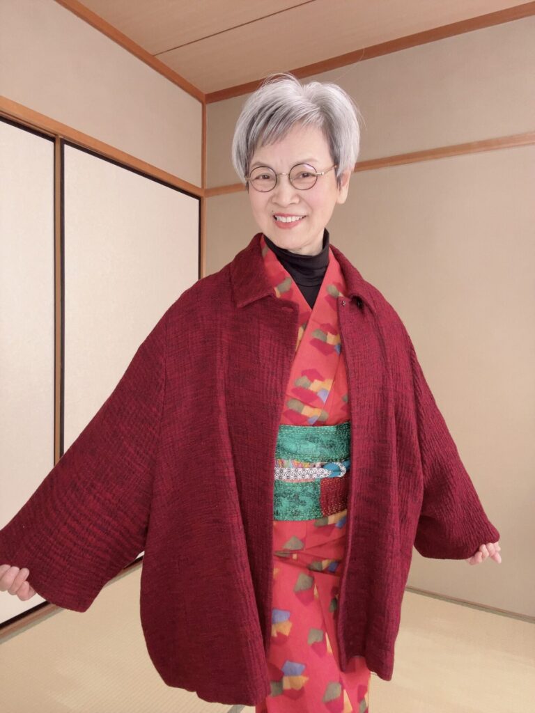 コートも洋服用、派手になった着物も活用