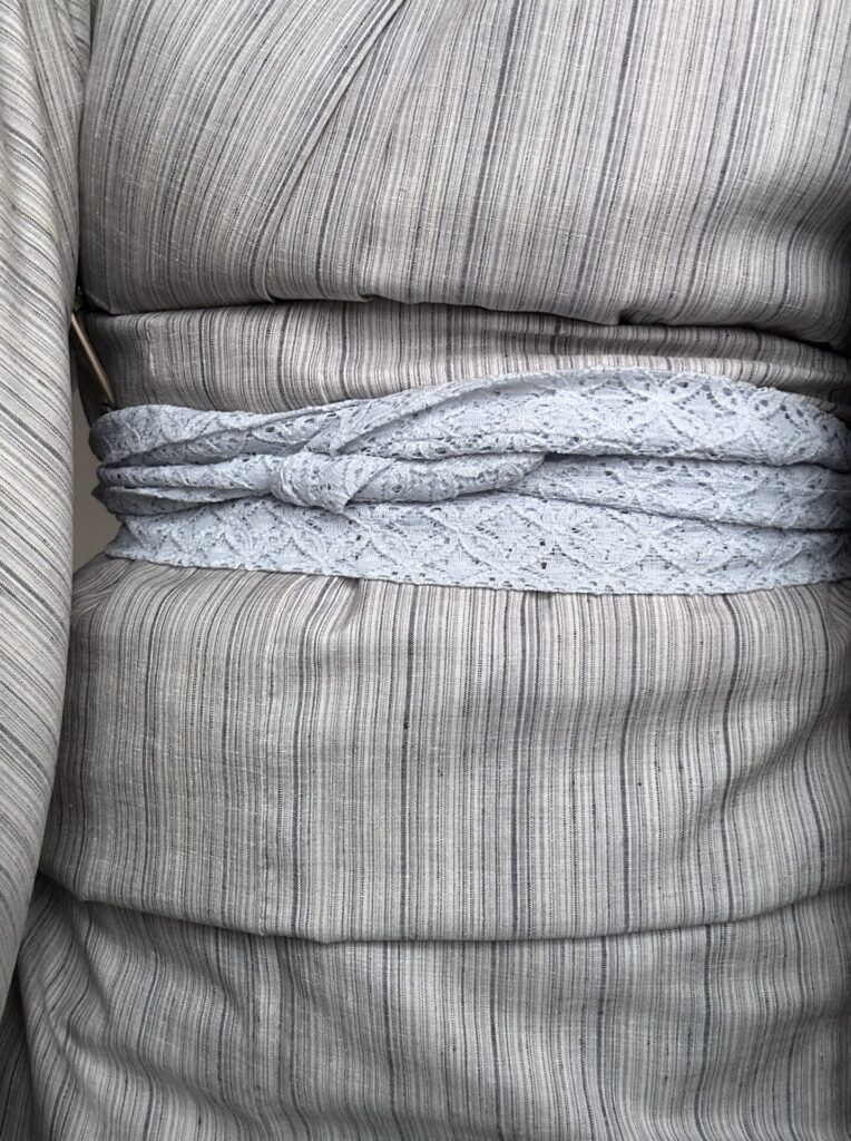 腰紐でちょうどよい長さにおはしょりを調整