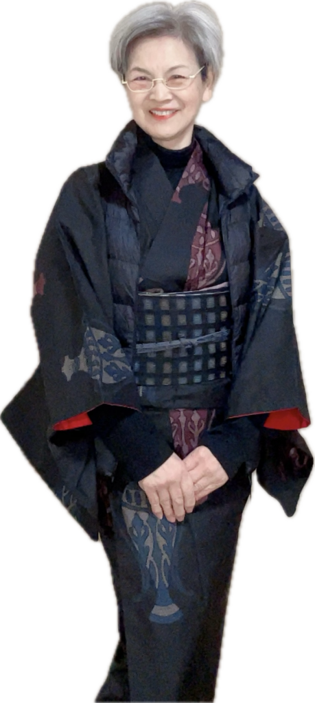 妹から送られてきた母の若い頃の大島紬をダウンベストと合わせて洋服ミックスコーデ