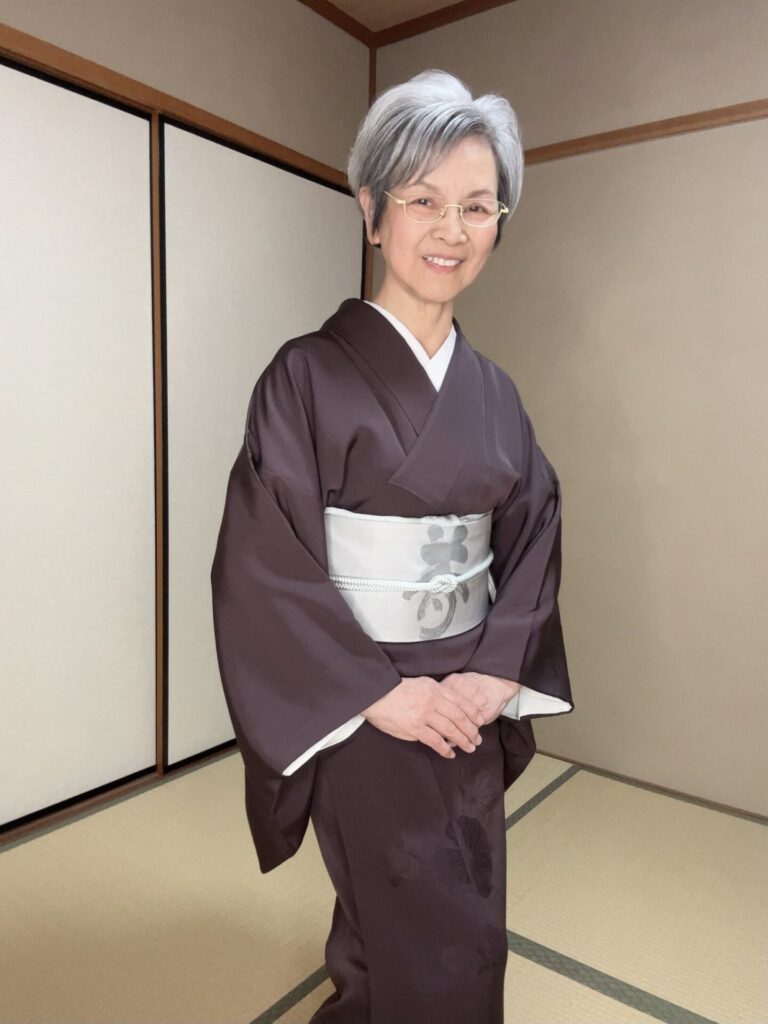 ヒートテックの上に色喪服。ゆったりこれくらいなら大丈夫