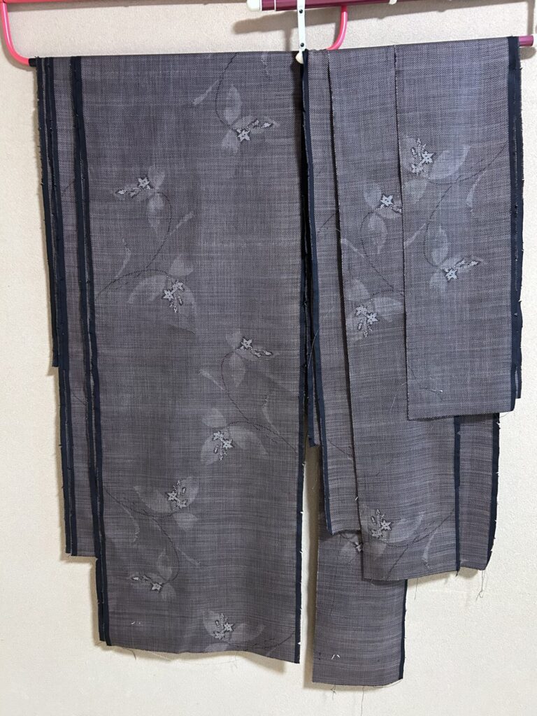 アイロンでシワを伸ばし布めを整えたら完全に乾かします