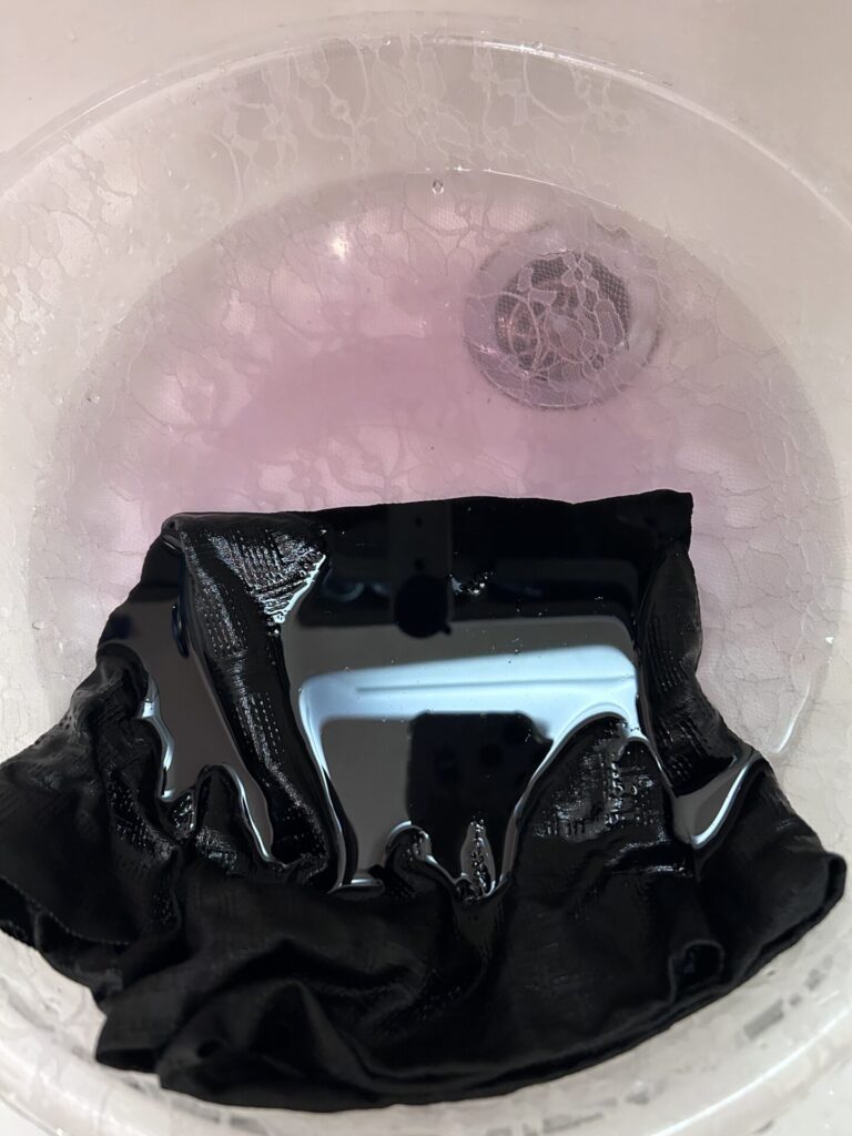 黒ですが色落ちしています