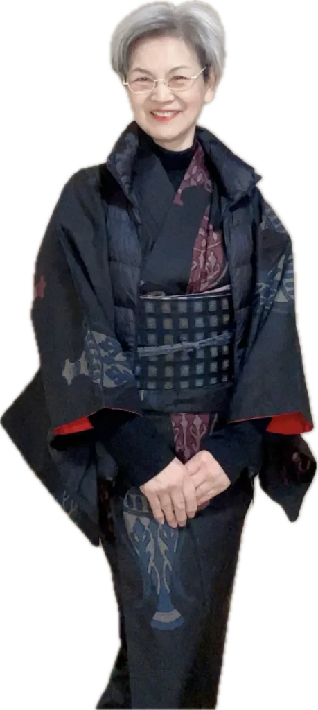 妹から送られてきた母の若い頃の大島紬をダウンベストと合わせて洋服ミックスコーデ