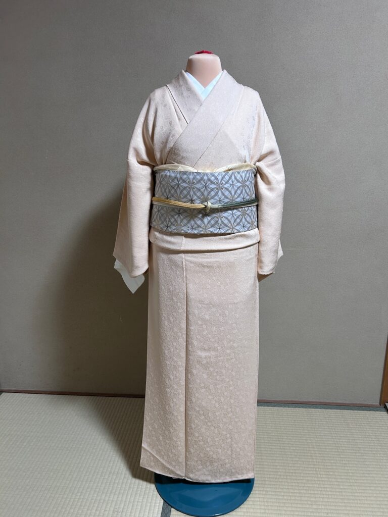 可愛い色無地に大人な帯