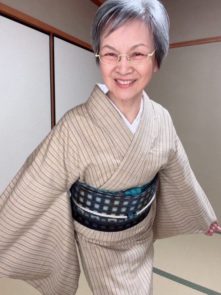 紅花紬にお召しの帯で強めのコーディネート