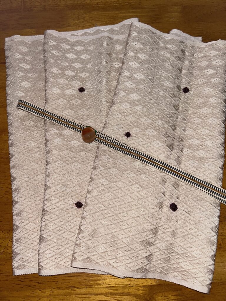 絞りが入った帯揚げと真田紐活用の自作の帯どめ